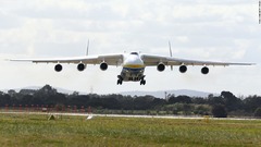  アントノフＡｎ２２５「ムリーヤ」：翼幅は８８．４メートルで、現役の航空機としては最大