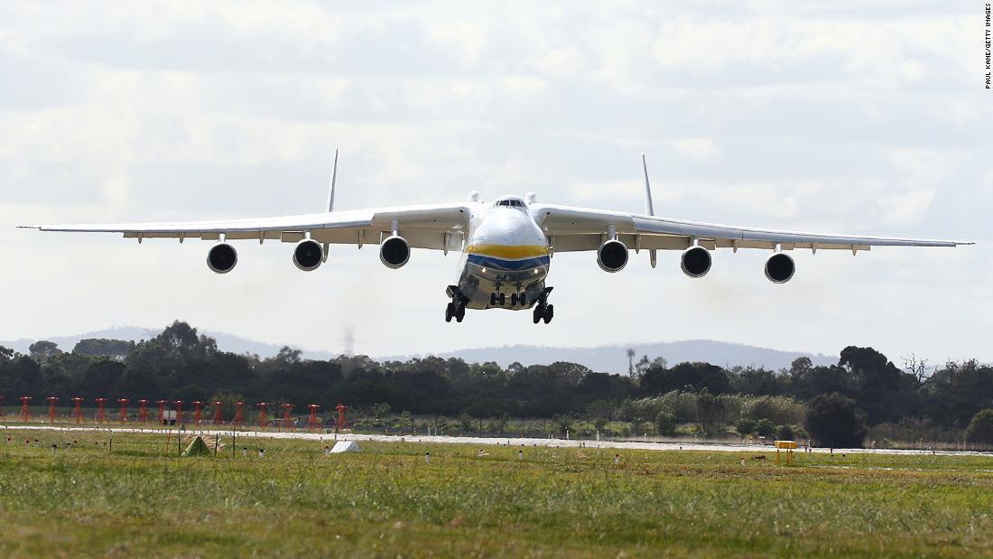重量と全長、翼幅で世界最大の航空機であるアントノフＡｎ２２５「ムリーヤ」/Paul Kane/Getty Images