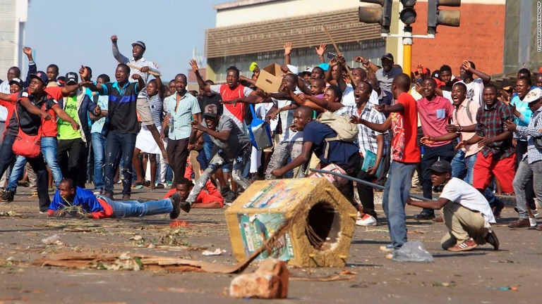 野党支持者と治安部隊が衝突、３人死亡　ジンバブエ