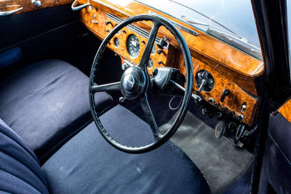 オークションの目玉、「ファントムIV・ステート・ランドーレット」の運転席 Credit: simon clay