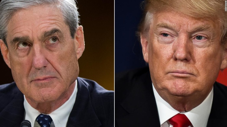 マラー氏（左）の捜査チームは、トランプ氏による司法妨害の試みについても調べを進めている/Getty Images