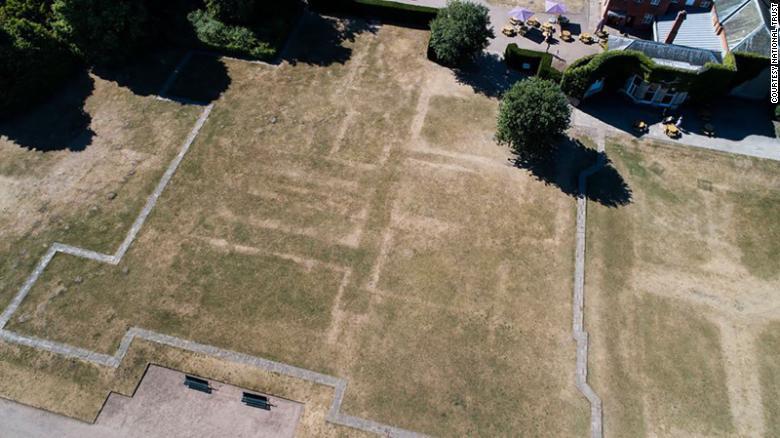 イングランド・ノッティンガムシャー州のクランバーパークにかつてあった邸宅の跡が浮かび上がった/Courtesy National Trust