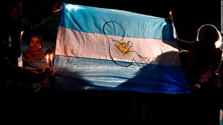 アルゼンチンで人工妊娠中絶を合法化する法案が否決された/EITAN ABRAMOVICH/AFP/AFP/Getty Images