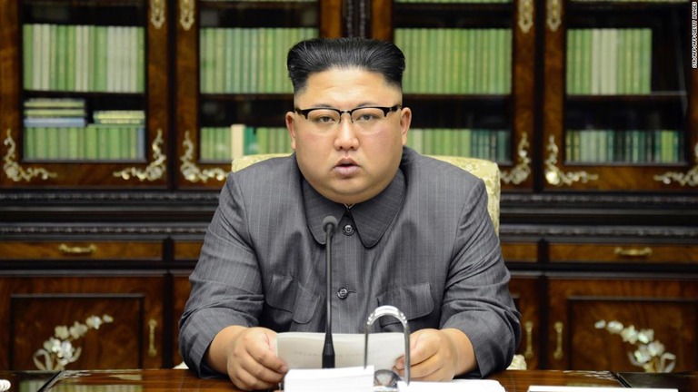 北朝鮮は、米朝会談の精神を一部の米政府高官が守らないと批判した/STR/AFP/AFP/Getty Images