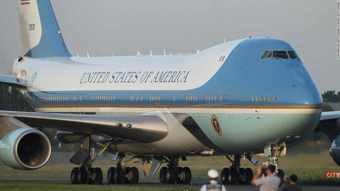 テーゲル空港に駐機する「SAM28000」=2013年、ベルリン/Sean Gallup/Getty Images Europe/Getty Images
