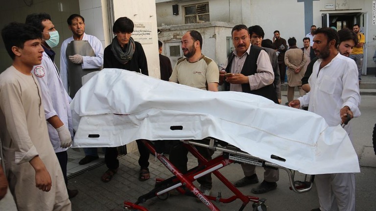 カブールで教育施設を狙った自爆攻撃があり多数の死者が出た/AFP/Getty Images