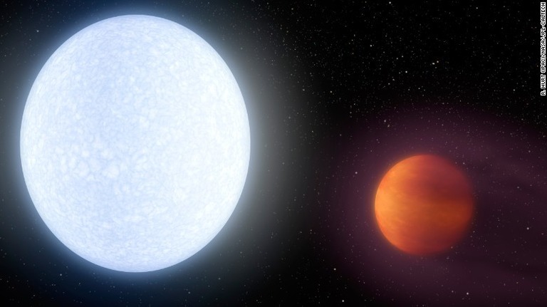 ＫＥＬＴ－９ｂの周回する恒星は太陽の約２倍の温度と高温なため、青白く見える/R. Hurt (IPAC)/NASA/JPL-Caltech