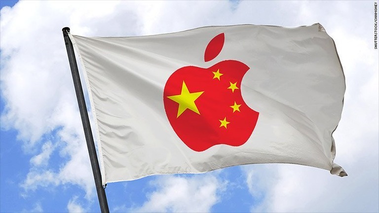 アップルが中国でギャンブルアプリを削除した/Shutterstock/CNNMoney