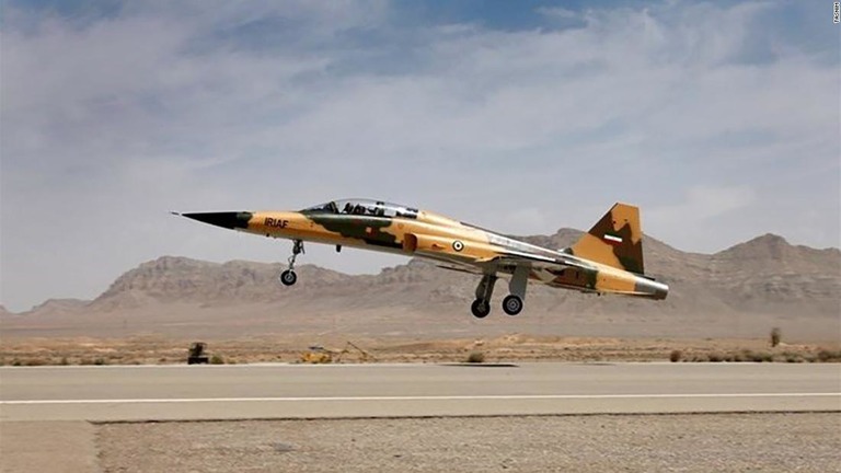 イランが「初の国産戦闘機」として公開した「コウサル」/Tasnim
