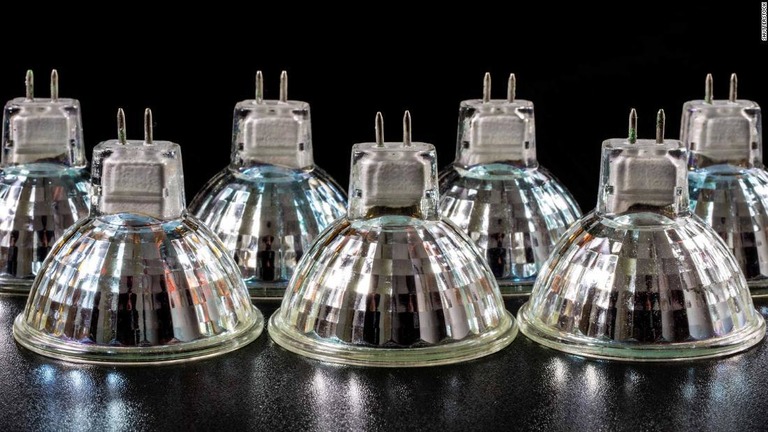 ＬＥＤ電球への切り替え促進を念頭に、ＥＵがハロゲン電球の禁止に踏み切る/Shutterstock