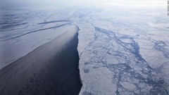 北極圏の海氷、「最後の砦」が観測史上初の崩壊　グリーンランド沖