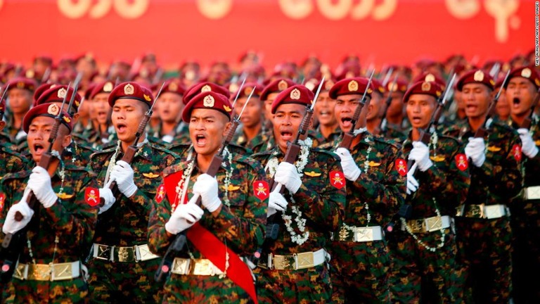 ロヒンギャ迫害に絡み、国連調査団がミャンマー軍幹部の捜査や訴追を要求した/THET AUNG/AFP/AFP/Getty Images