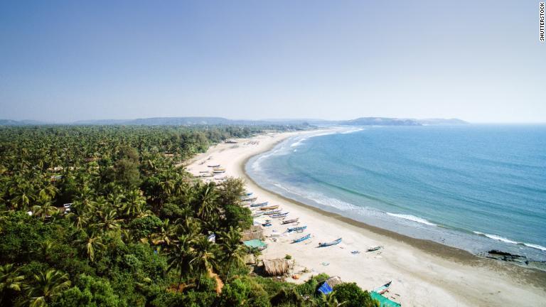 高級リゾートを目当てに多くの旅行者が訪れるインドのマラバール海岸/Shutterstock