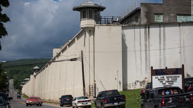 米ニューヨーク州の刑務所で、職員と受刑者との不適切な関係に基づく不正行為が再発/ Andrew Burton/Getty Images