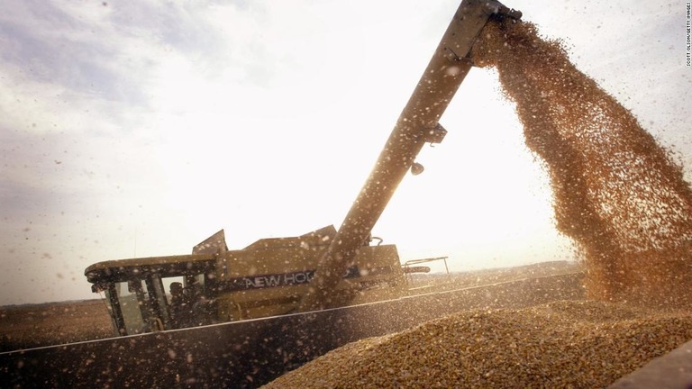 米国産大豆に対する報復関税が中国の農家にとって打撃となる可能性が出てきた/Scott Olson/Getty Images