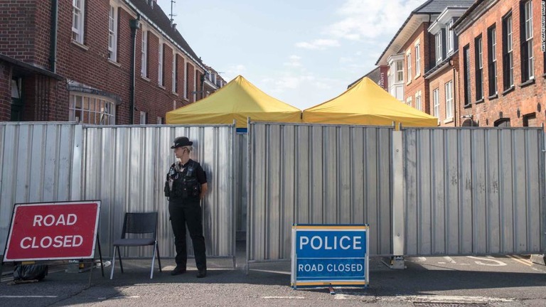 神経剤ノビチョクを使った襲撃をめぐり、英国検察はロシア国籍の男２人の逮捕状を取ったと発表した/Matt Cardy/Getty Images