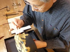 室瀬和美氏は最も著名な漆芸家の一人だ