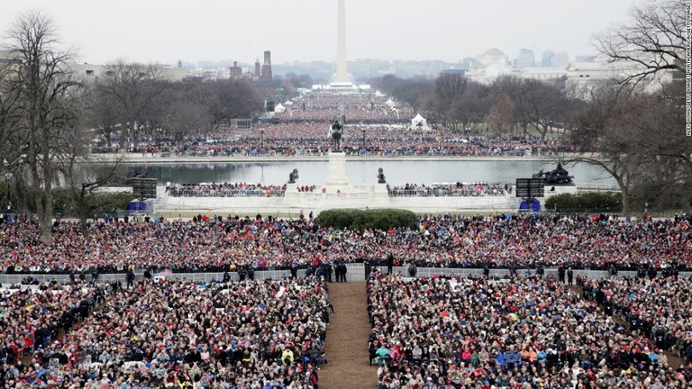 大統領就任式の写真をめぐり、カメラマンが加工を認めていたことがわかった/Alex Wong/Getty Images North America/Getty Images