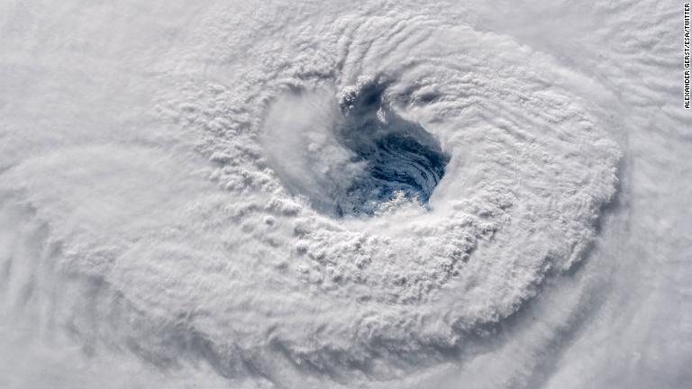 大型ハリケーン「フローレンス」が米東海岸に接近/Alexander Gerst/ESA/Twitter