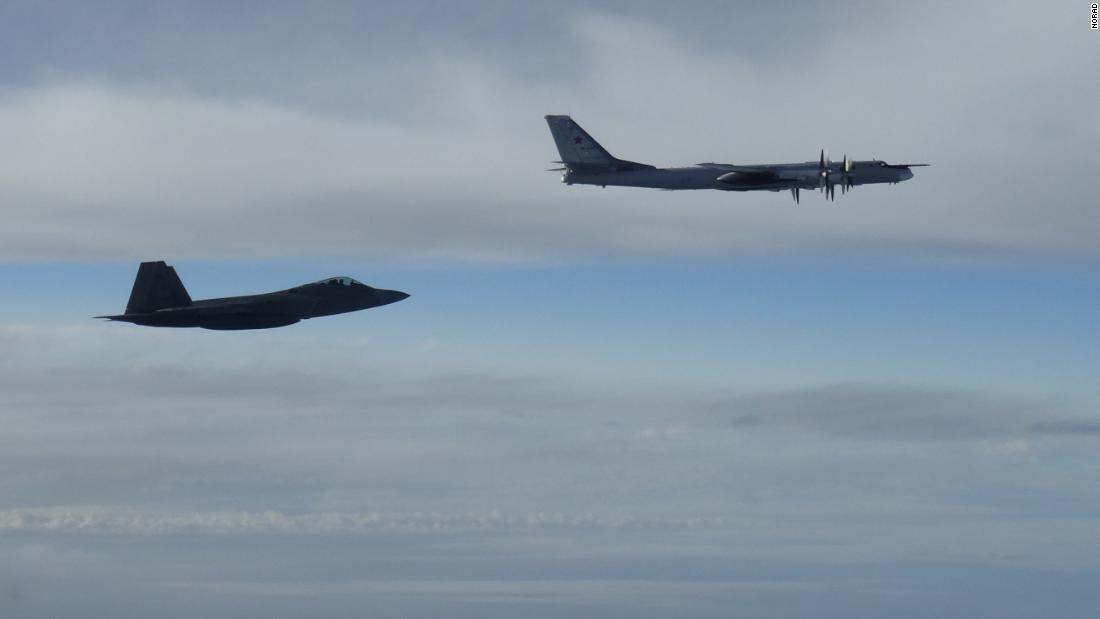 米軍戦闘機、アラスカ沖でロシア軍爆撃機に緊急発進 - CNN.co.jp