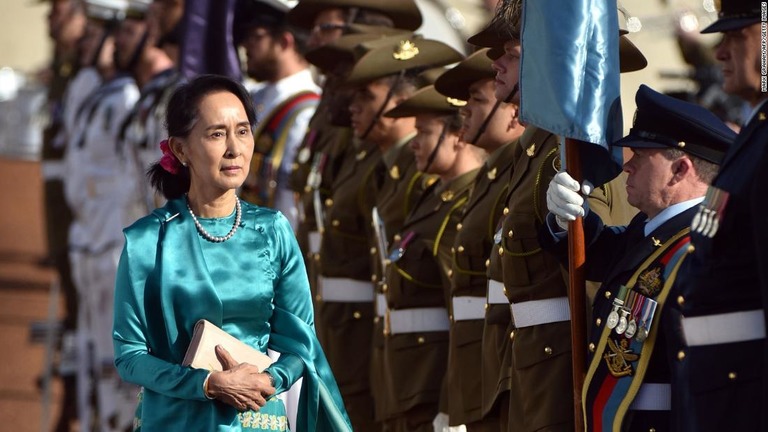ミャンマーの指導者アウンサンスーチー氏/MARK GRAHAM/AFP/Getty Images
