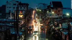 大雨に見舞われたフィリピン・トゥゲガラオ＝１４日