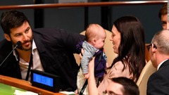 ＮＺのアーダーン首相、生後３カ月の娘と国連会合に出席