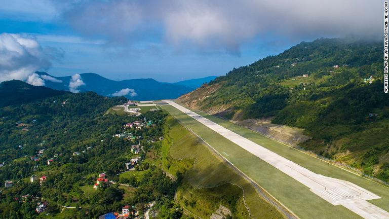 インド北東部のシッキム州、標高約１４００メートルの場所にパキョン空港が建設された/Courtesy rajiv srivastava / imazinindia.com