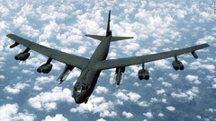 米Ｂ５２爆撃機、南・東シナ海を飛行　中国との緊張高まる中