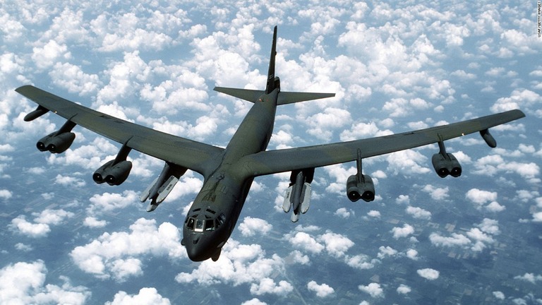 米国のＢ５２が南シナ海と東シナ海を飛行/USAF/Getty Images