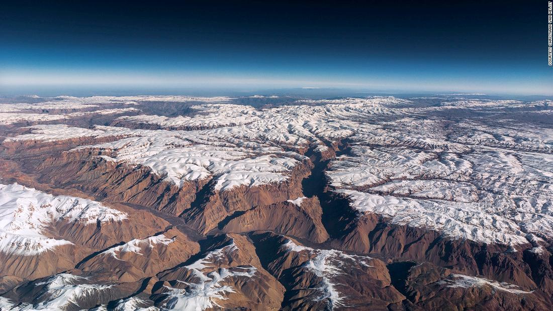 雪を頂いたアフガニスタンの山岳地帯/Courtesy Christiaan van Heijst