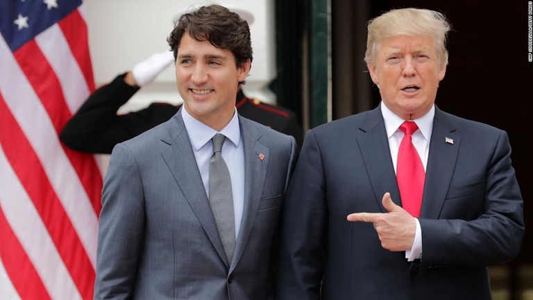 米国とカナダが北米自由貿易協定（ＮＡＦＴＡ）を巡る交渉で合意した/Chip Somodevilla/Getty Images