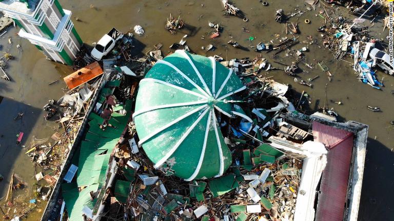 破壊されたモスク（イスラム教礼拝所）/Jewel Samad/AFP/Getty Images