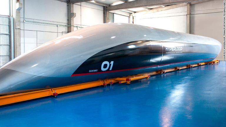 低圧力の鋼鉄チューブの中をおよそ時速１０００キロで移動する/Courtesy Hyperloop Transportation Technologies