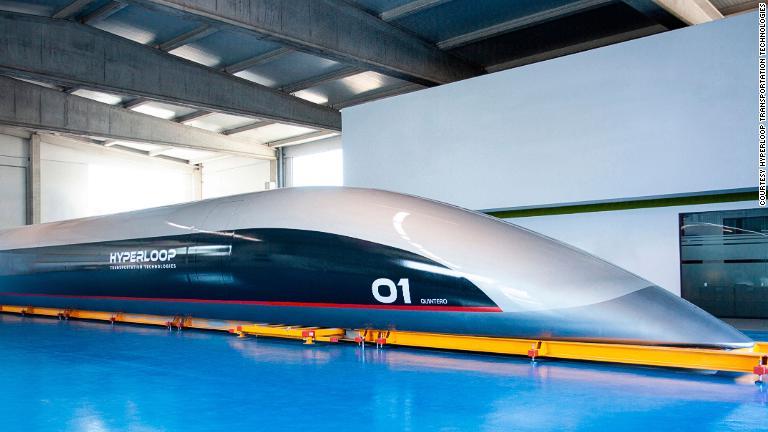 「ハイパーループ」の実物大カプセルがお披露目された/Courtesy Hyperloop Transportation Technologies