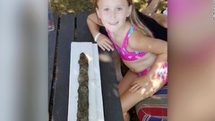 ８歳少女、湖で古代の剣発見　「スウェーデンの女王」の呼び声も