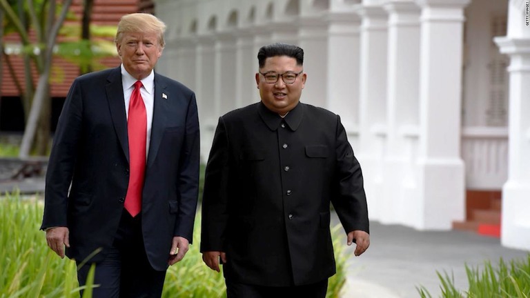 トランプ米大統領（左）が２度目の米朝首脳会談の時期に言及/Getty Images