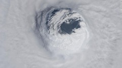 国際宇宙ステーション（ＩＳＳ）から見たハリケーンの目＝１０日