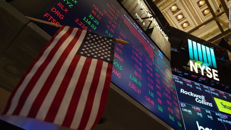 米国株が大幅続落/BRYAN R. SMITH/AFP/Getty Images