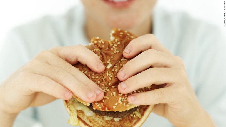 ファストフード摂取の比率には、収入額が増えるごとに上昇する傾向が見られたという/Photo Illustration/Thinkstock