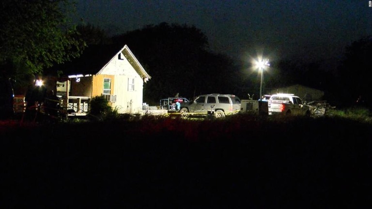 米テキサス州タフトで誕生日会の最中に銃撃があり、一家４人が死亡した/KRIS