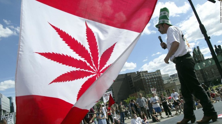 カナダで嗜好品としての大麻が合法化された/Donald Weber/Getty Images