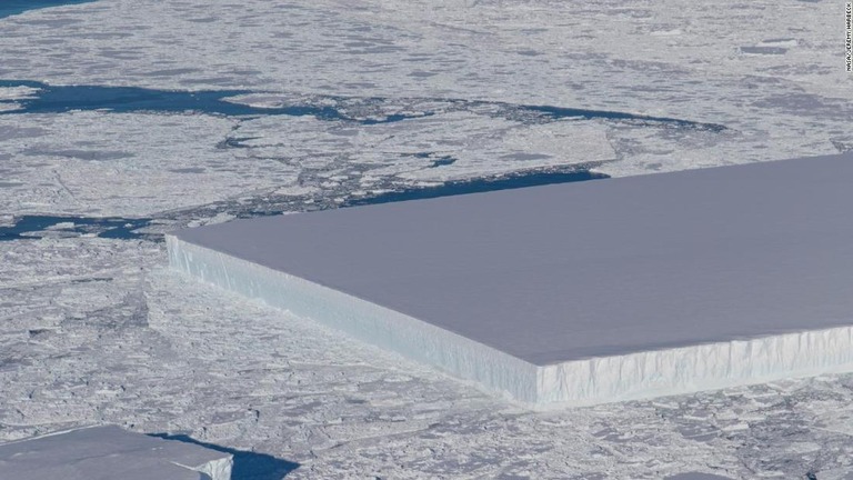 ＮＡＳＡが発見した「四角い氷床」/NASA/Jeremy Harbeck