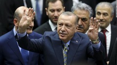 トルコ大統領、サウジに記者遺体の場所の説明要求