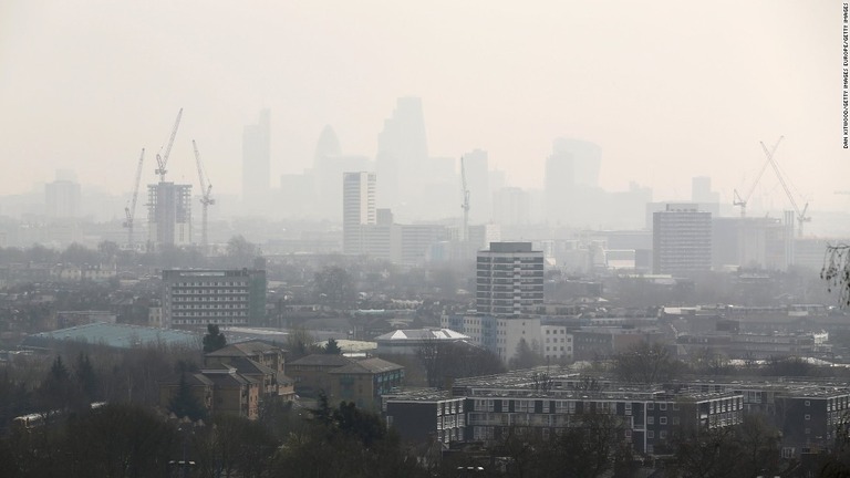 ＷＨＯの報告によれば、世界の約９３％の子どもが汚れた空気を吸っているという/Dan Kitwood/Getty Images Europe/Getty Images