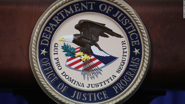 米司法省が技術を盗み出そうとした罪で中国の情報当局者２人を起訴/Mark Wilson/Getty Images