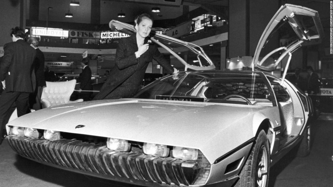 ロンドン・モーターショーでプレビューされたランボルギーニ・マルツァル=1967年10月17日/Mike McLaren/Hulton Archive/Getty Images