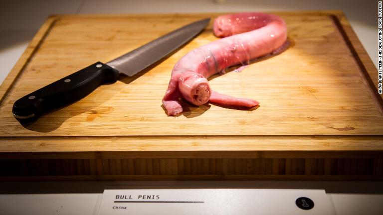ところ変われば雄牛のペニスも立派な食材に/Anja Barte Telin/the Disgusting Food Museum