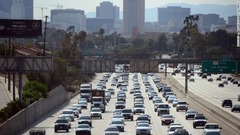 交通渋滞では常に上位に名前のあがるロサンゼルス。２０１７年の調査では、通勤者の８４％が車もしくは相乗りを選択したという