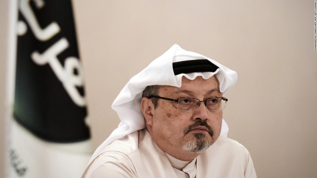 記者会見に出席したサウジアラビア人記者、ジャマル・カショギ氏＝２０１４年、バーレーン・マナマ/MOHAMMED AL-SHAIKH/AFP/AFP/Getty Images
